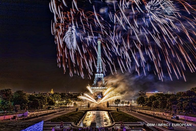 Feux d'artifices tour Eiffel 2022 048