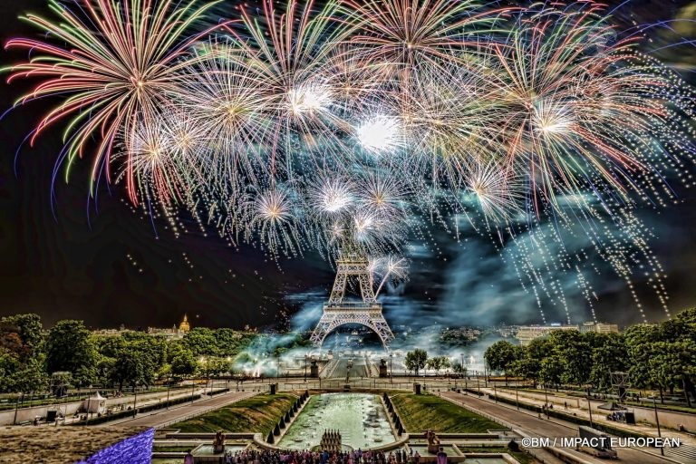 Feux d'artifices tour Eiffel 2022 051