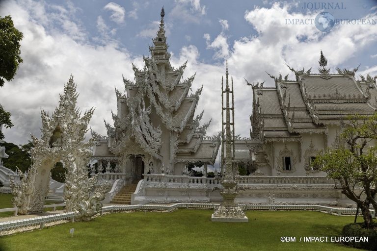 Wat Rong Khun 28