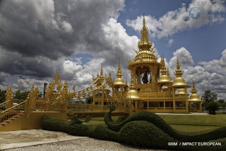 Wat Rong Khun 35 Golden temple