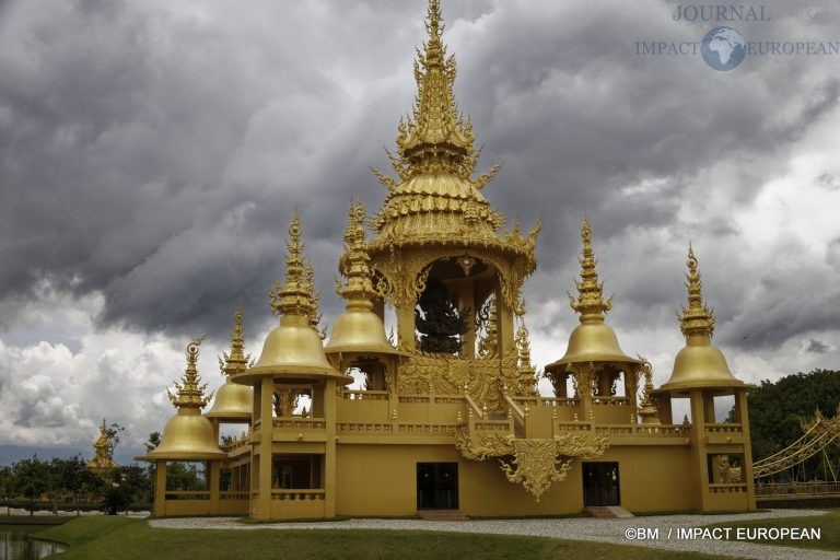 Wat Rong Khun 36 Golden temple