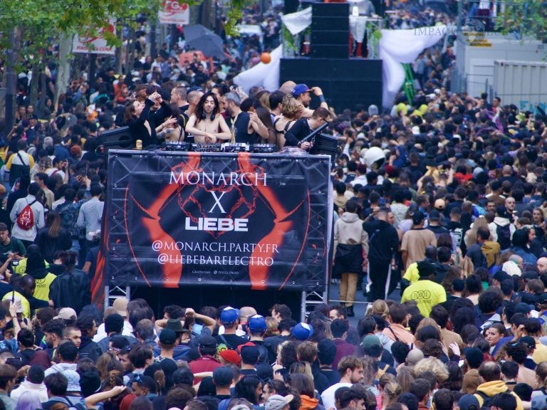 La Techno Parade dans les rues de Paris / ©Cerdic CHOTEL - IMPACT EUROPEAN