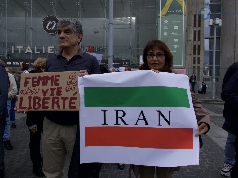 Manifestation pour soutenir la contestation en Iran dégénère à Paris / ©Cedric CHOTEL - IMPACT EUROPEAN