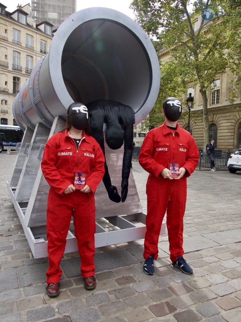 Des manifestants et manifestantes en face de l'Académie du climat, à Paris, dans le cadre de la grève mondiale pour le climat / ©Cerdic CHOTEL - IMPACT EUROPEAN