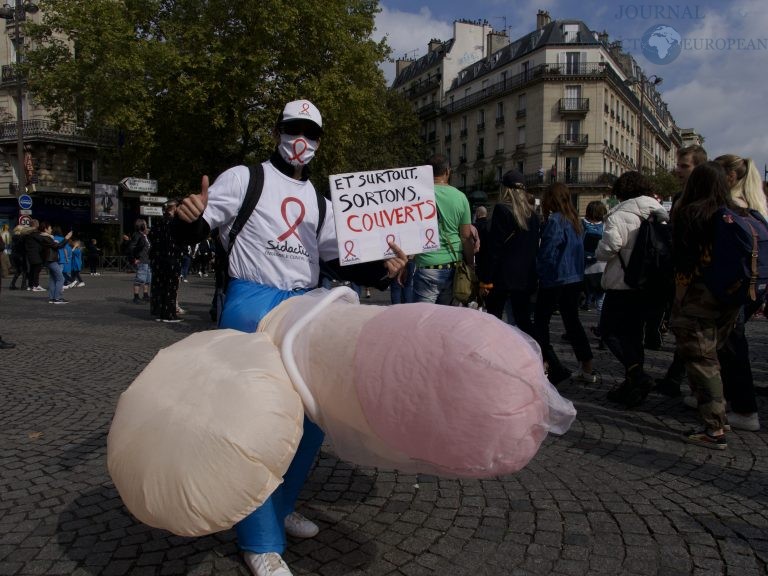 La Techno Parade dans les rues de Paris / ©Cerdic CHOTEL - IMPACT EUROPEAN