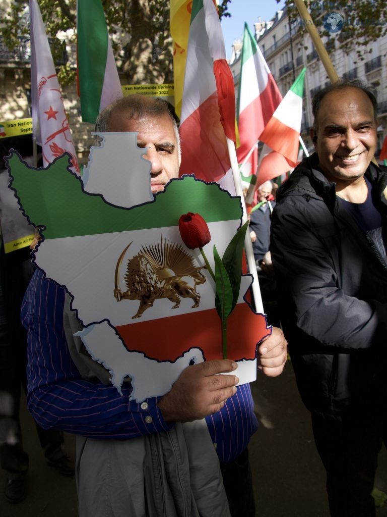 Des milliers de personnes rassemblées à Paris en signe de soutien au peuple iranien / ©Cedric CHOTEL - IMPACT EUROPEAN