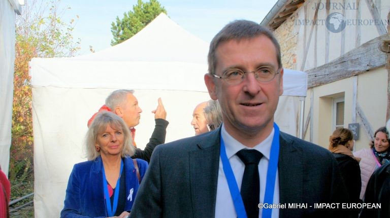 Mme Annaick MORVAN, Directrice régionale aux droits des femmes et Mr Philippe COURT, Préfet du Val d’Oise
et à l'égalité femmes hommes à la préfecture de région