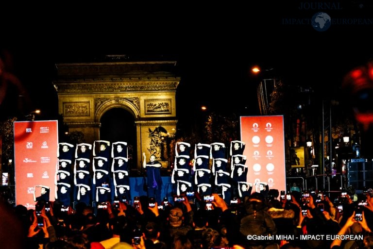 IMG_7330Champs-Élysées illuminati