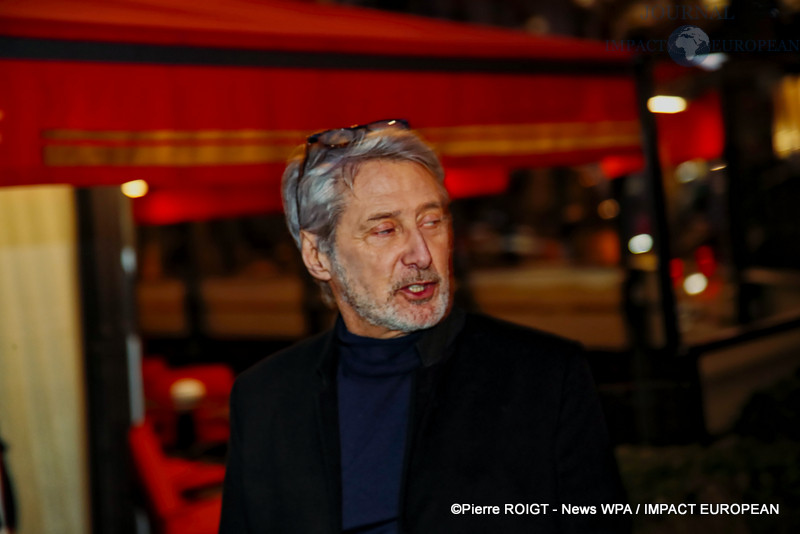 Antoine de Caunes - Arrivées au dîner des nommés des César 2024 au Fouquet's Paris