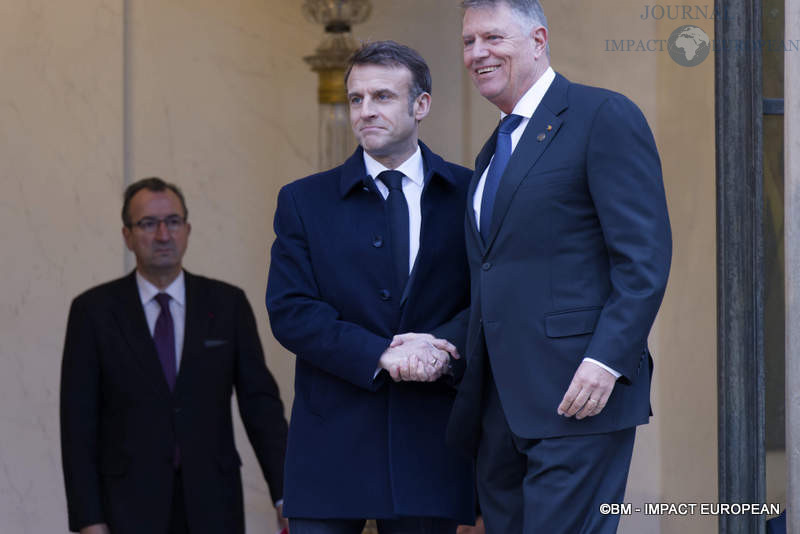 Le président français Emmanuel Macron et le président roumain Klaus Iohannis