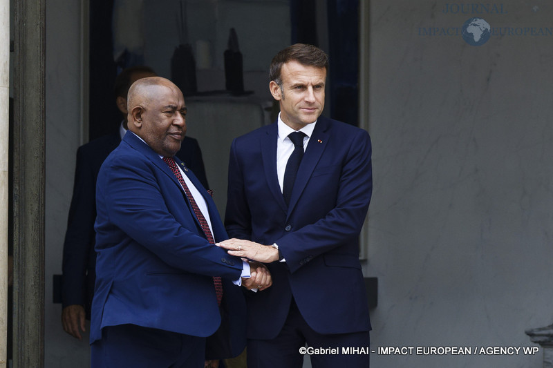 AZALI ASSOUMANI et EMMANUEL MACRON