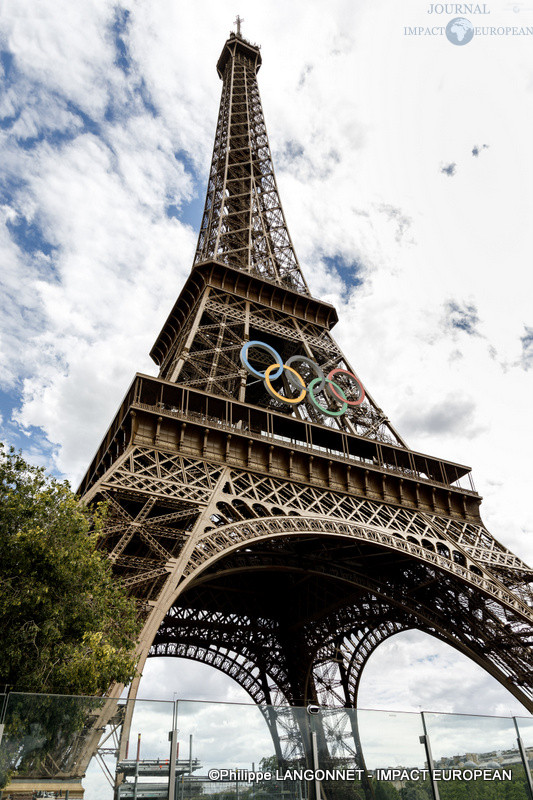 Anneaux olympique sur la Tour Eiffel