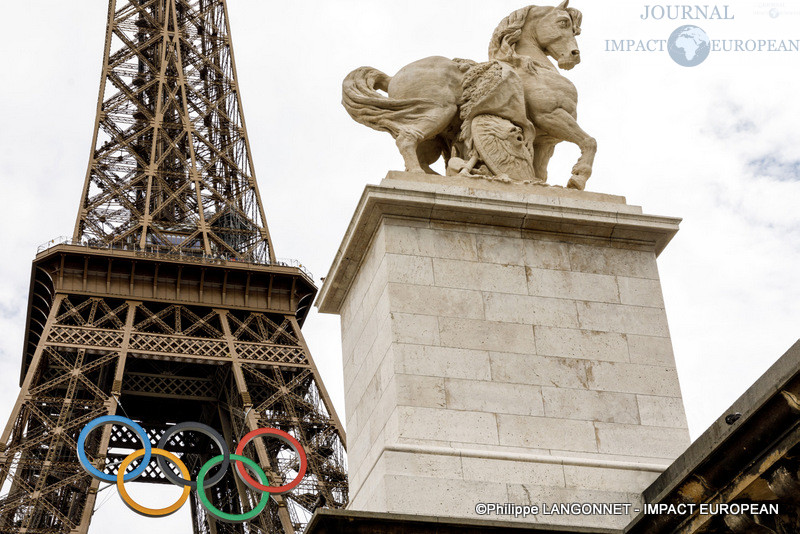 Anneaux olympique sur la Tour Eiffel