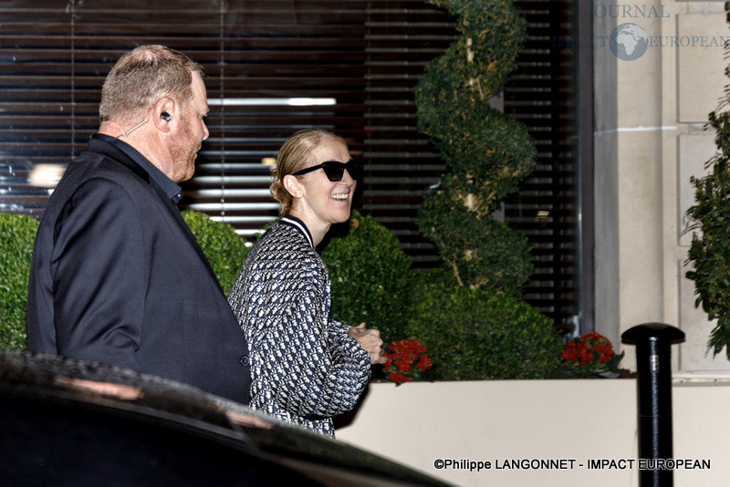 Céline Dion à la sortie de l'hôtel Royal Monceau de Paris