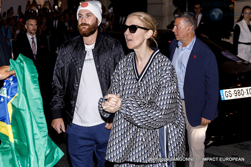 Céline Dion à la sortie de l'hôtel Royal Monceau de Paris