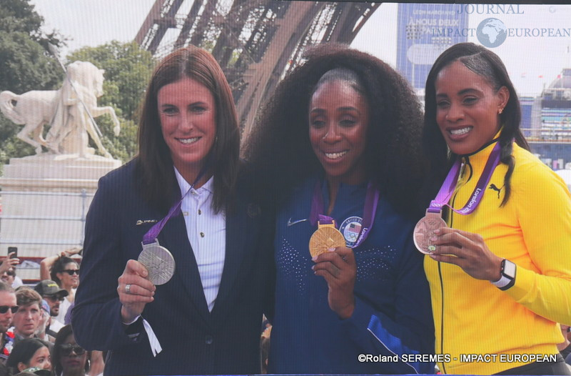 CZE - Zuzana HEJINOVA médaille d'argent,  SUA - Lashinda DEMUS médaille d'or et JAM - Kaliese SPENCER Médaille Bonz