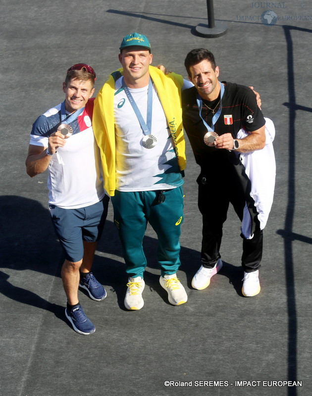 Serghei Tarnovschi de Moldavie - médaille de bronze en canoë, Australie - médaille d'argent en canoë et Pérou - Stefano PESCHIERA, médaille de bronze en voile