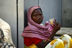 Chandigarh - Visitors at street tea stall, car park,  Sukhna Lake