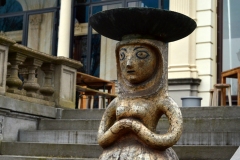 Vrouw met schaal van Leo Braat, Vondelparkpaviljoen, Amsterdam