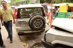 De witte Ford die door de Tata Sumo van K. werd geramd