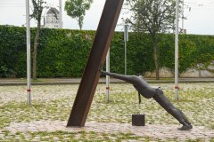 Parkeerplein tussen de Handelsbeurs en de Beurs - Dresden, Saksen, Duitsland (16 augustus 2023)