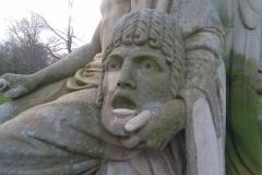 Engelen op de hoeken van het Vondelmonument (20-1-2020)