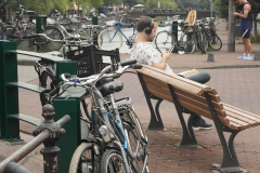 DE MENS: DE EXTENSIE VAN TOT STILSTAND GEKOMEN AFWEZIGHEID DOOR DE MOBIELE TELEFOON, INTERNET, SOCIAL MEDIA / Smederij Meistersbrug - Bilderdijkkade, Amsterdam (26-9-2021)