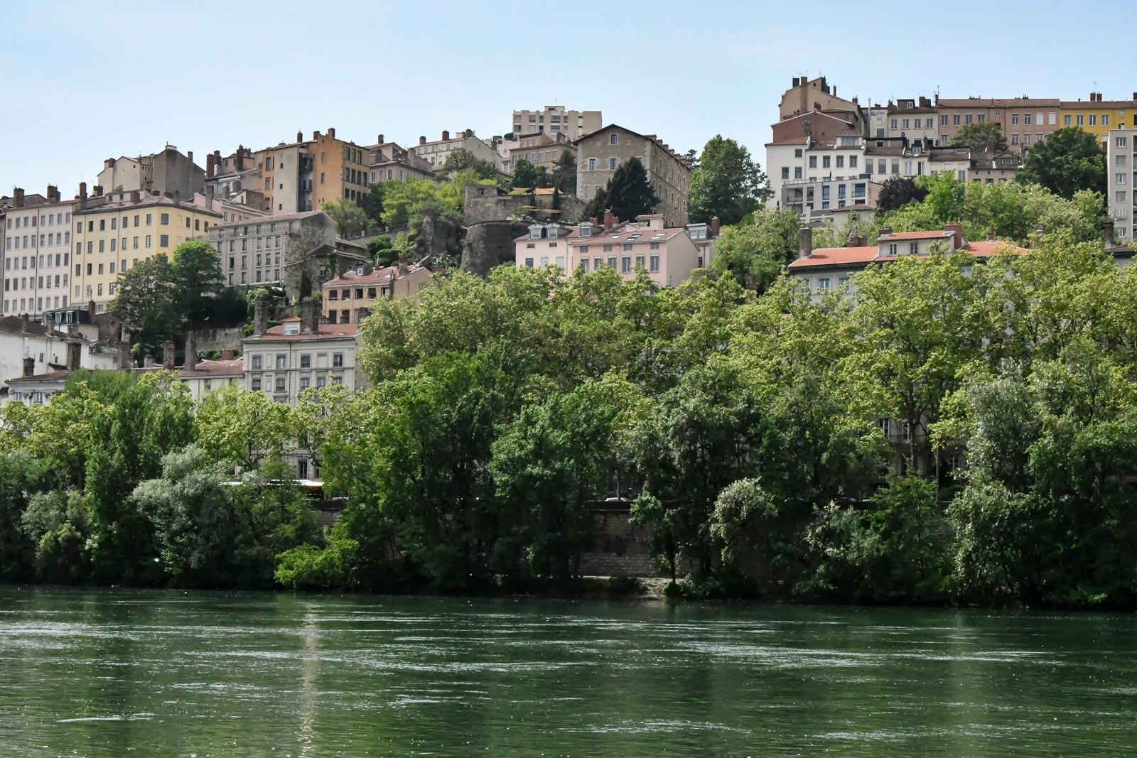 De wijk Croix-Rousse in Lyon, met uitzicht op de rivier de Saône (29-4-2026)