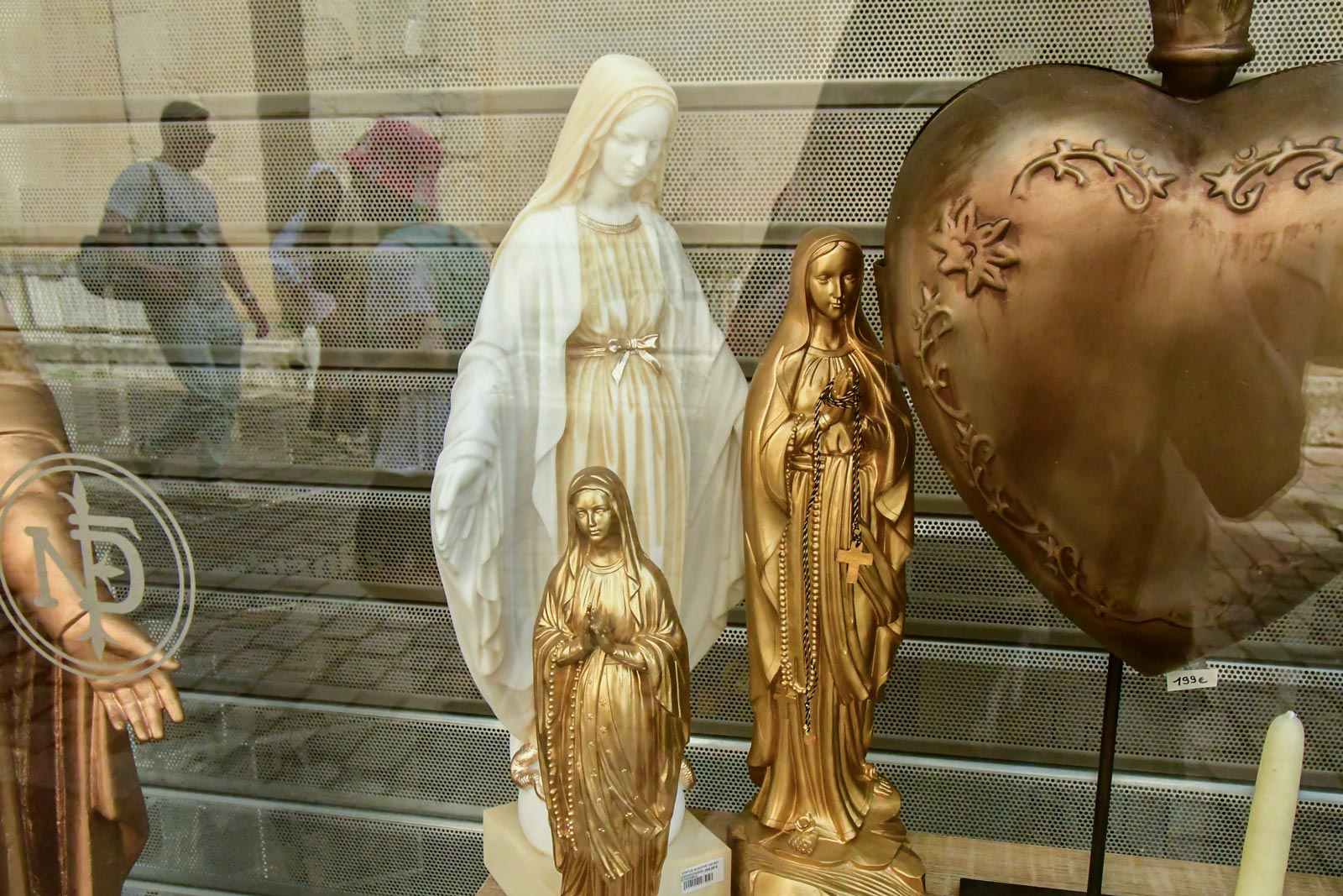 Articles religieux-Souvenirs de Fourvière, Place de Fourvière (1-5-2026)