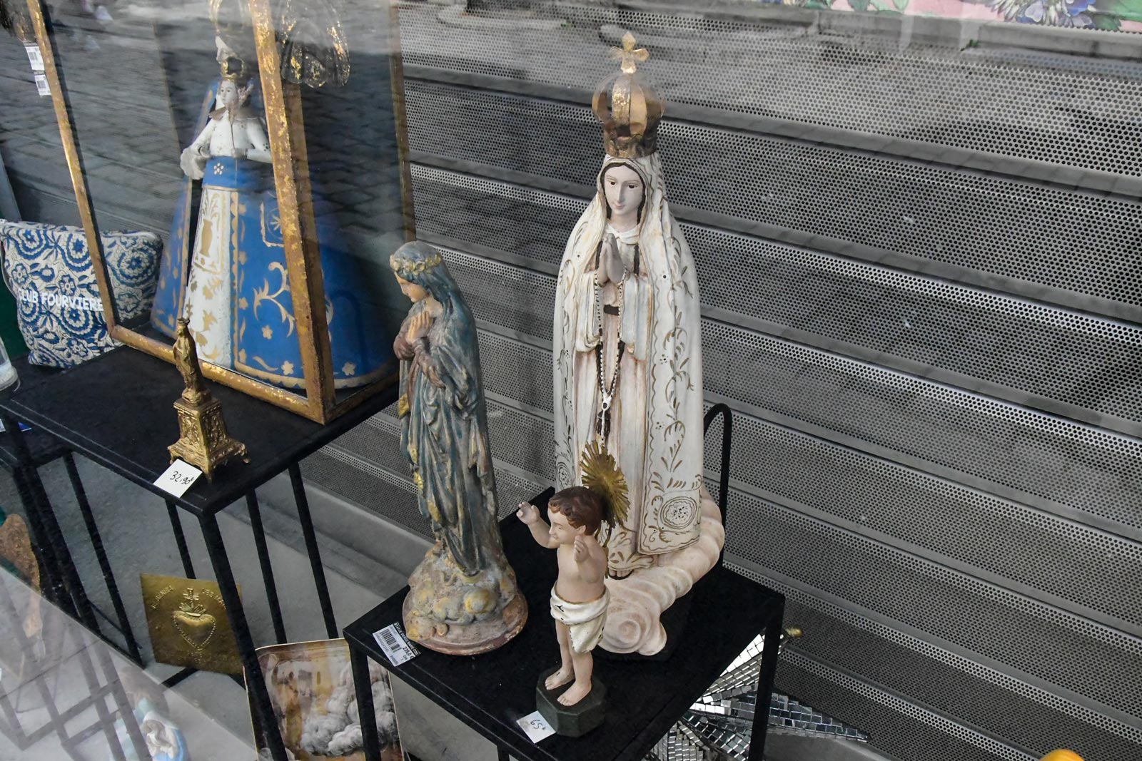Articles religieux-Souvenirs de Fourvière, Place de Fourvière (1-5-2026)