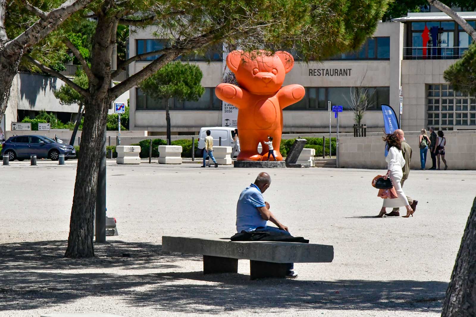 Standbeeld van een teddybeer - de beer van Javet (8-5-2026)