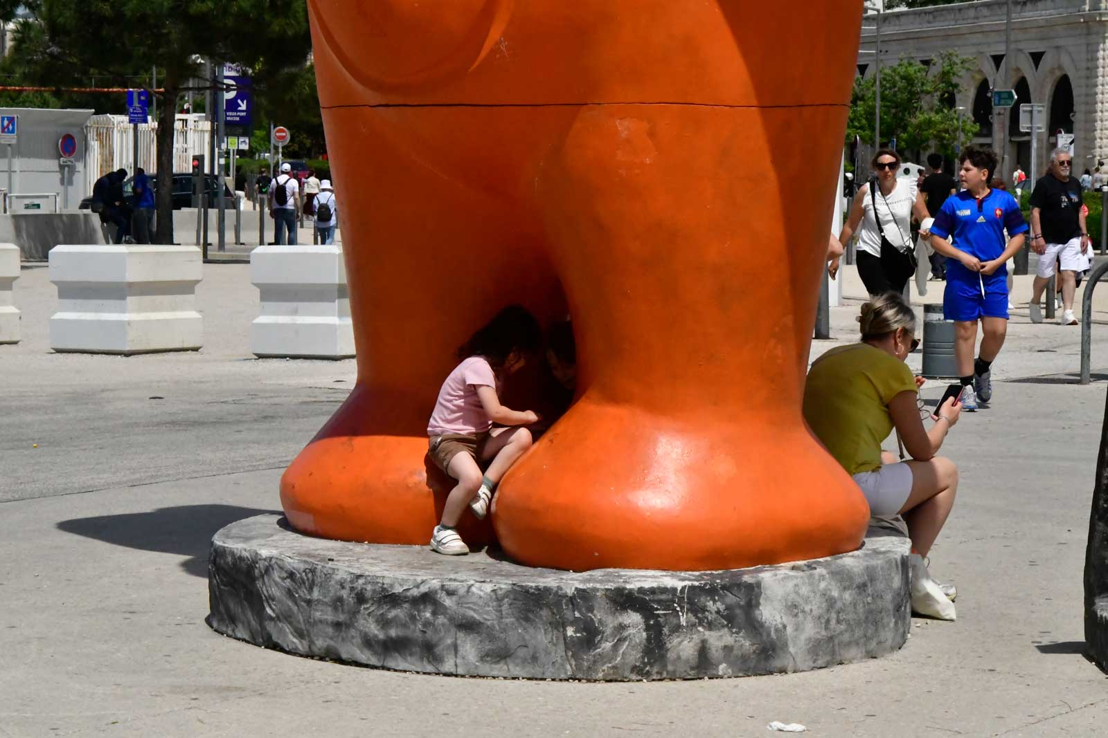 Standbeeld van een teddybeer - de beer van Javet (8-5-2026)
