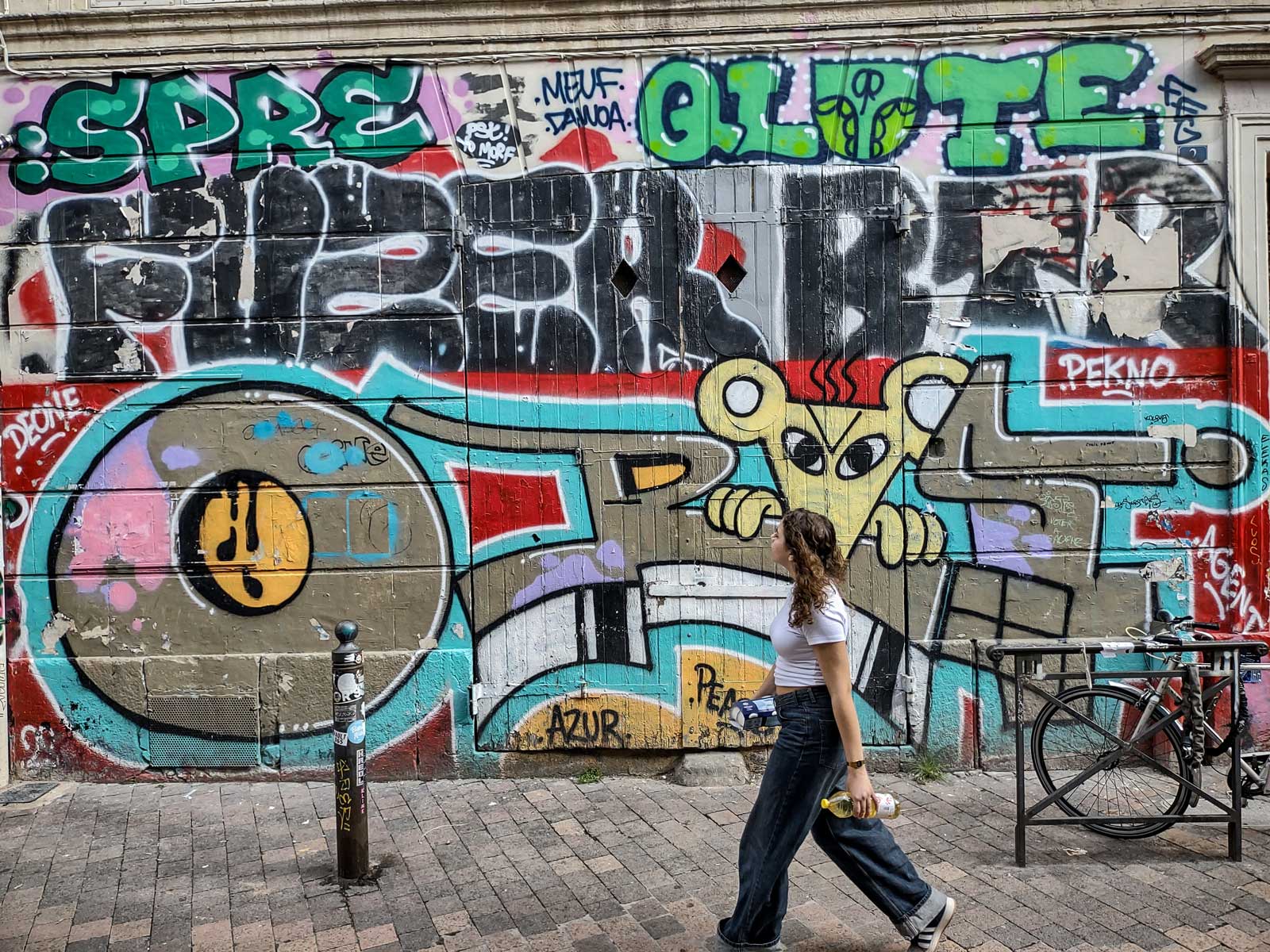 Graffiti in de wijk de Cours Julien, Marseille (10-5-2026)