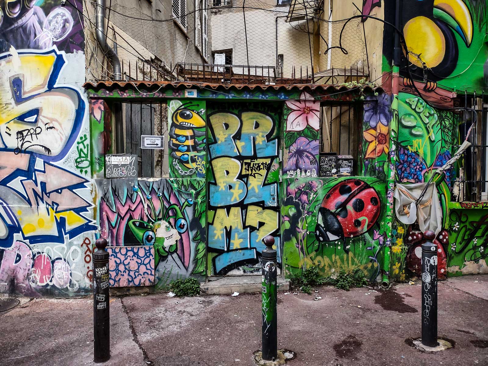 Graffiti in de wijk de Cours Julien, Marseille (10-5-2026)