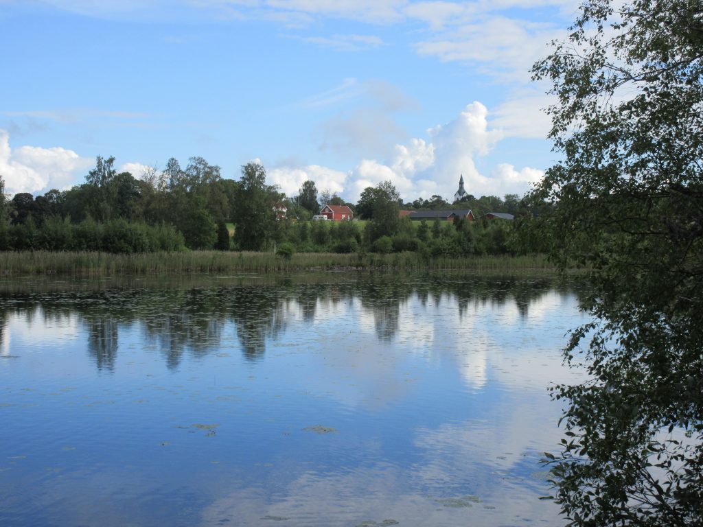 En vacker vy över Rogbergasjön från dagens rastplats.