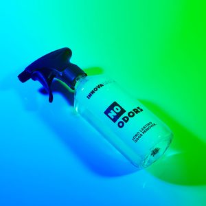 N0 ODORS AF INNOVACAR FJERNER OG ELIMINERER LUGTE FRA BILER OG INTERIØRER