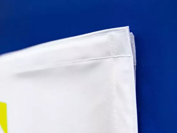 Banner med velcro til montering på oppustelig telt