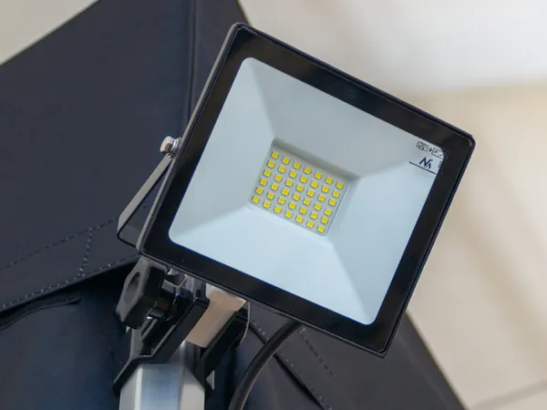 Halogen LED til montering på teltramme