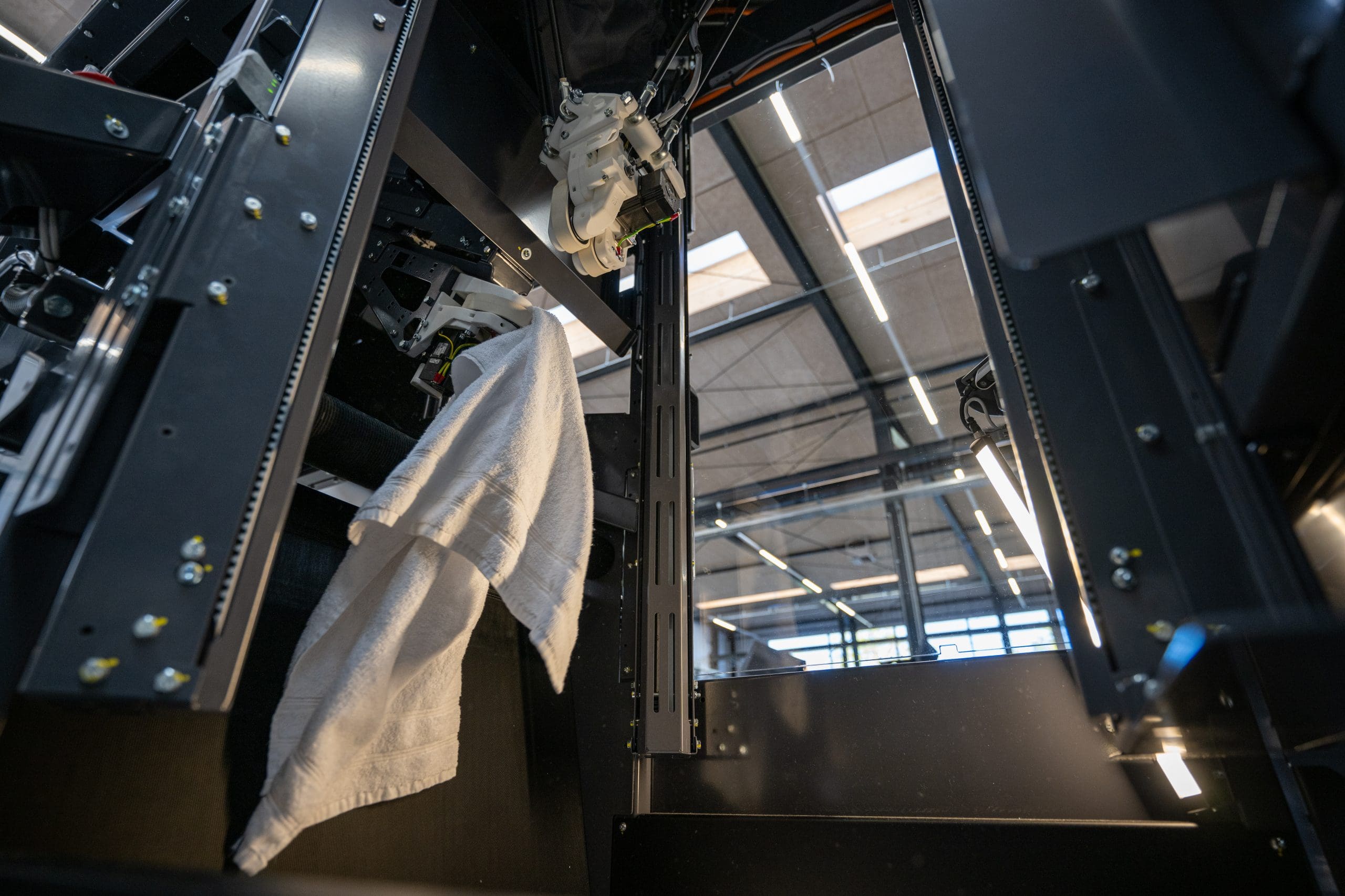 Picture from inside the Inwatec Thor Towel machine showing how it is grapping the towels.