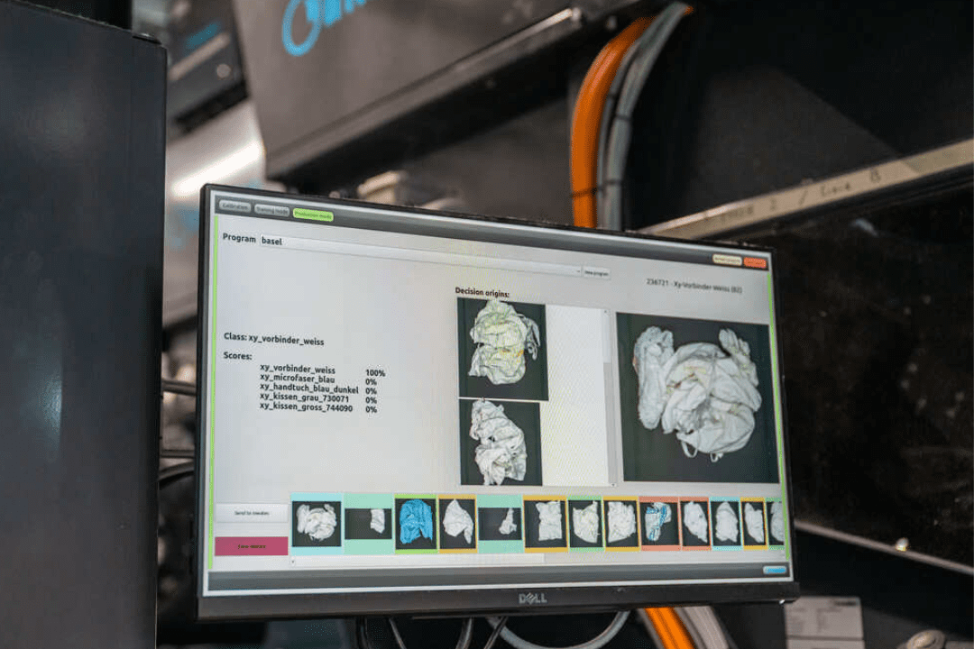 Screen showing how the Inwatec Heimdal Camera is scanning items.