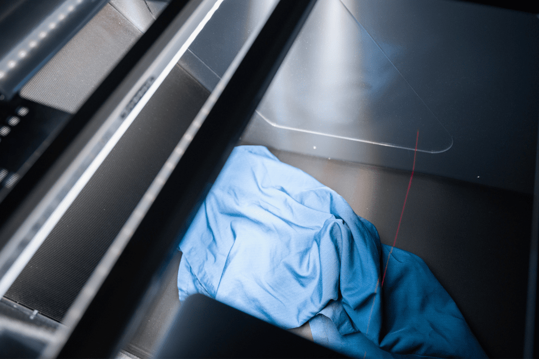 Image showing how the Inwatec Heimdal RFID machine is scanning material going through it.