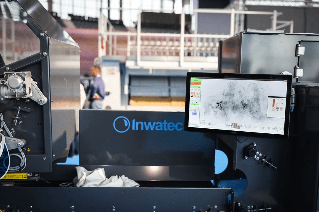 Image showing on a screen how the Inwatec ODIN XRay is checking for materials in the materials that is being sent through.