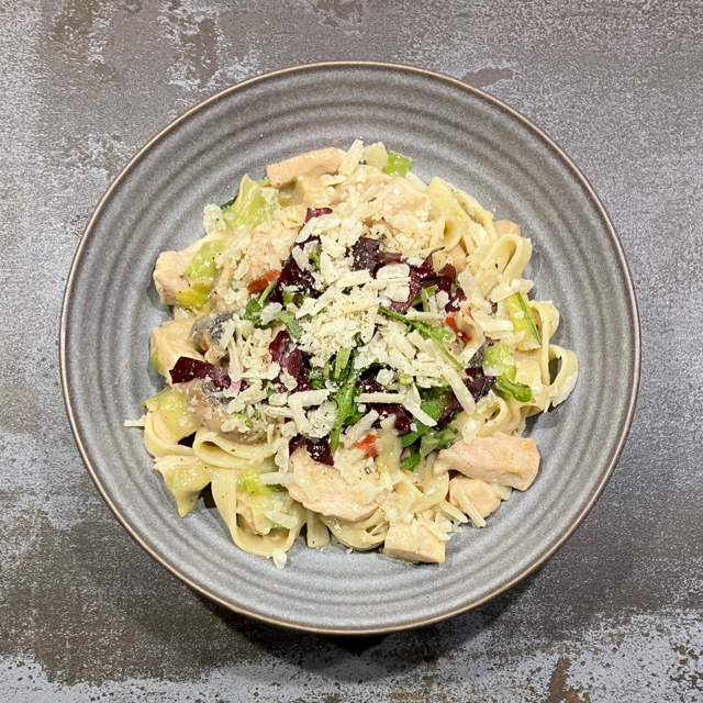 Krämig tagliatelle med kyckling & champinjoner