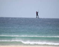 Här på Tarifas stränder ger sig surfarna ut. Vassa är de!