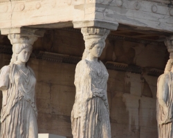 Starka kvinnor, Akropolis