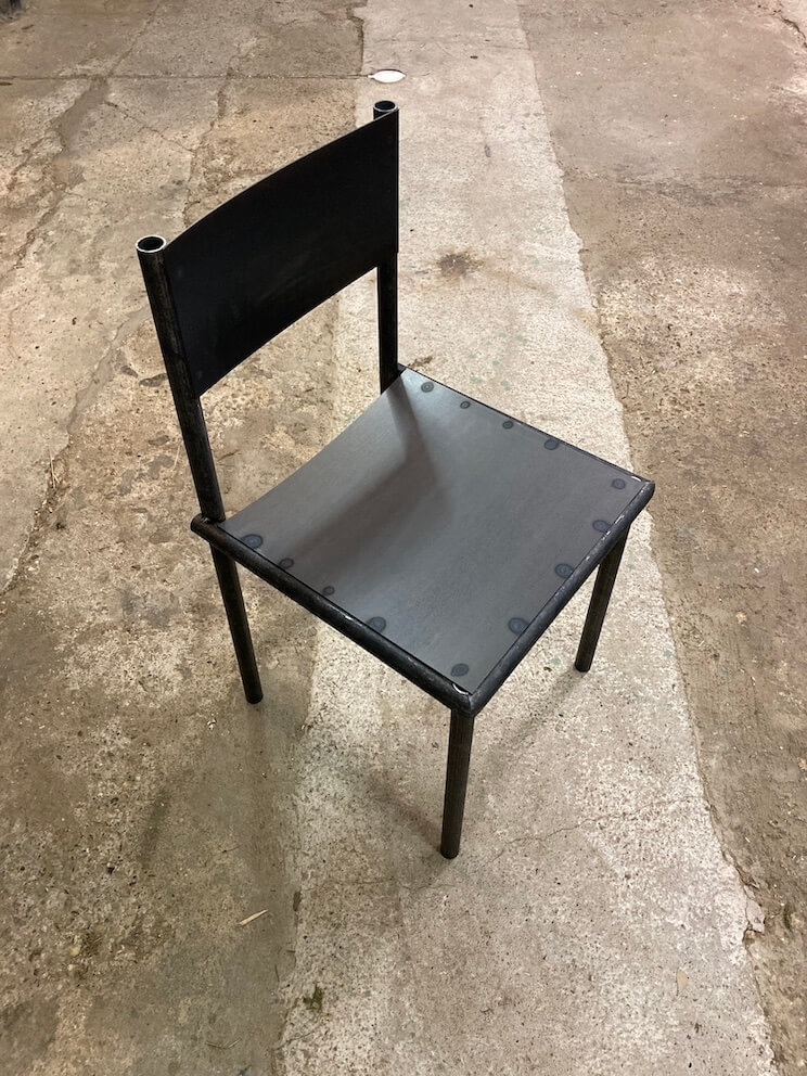 buis-buig stoel 05 ©2024 Model 1 blue-rolled steel