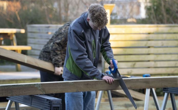 Juniormesterlærlinge i Jammerbugt arbejder på praktiske opgaver og styrker fællesskab