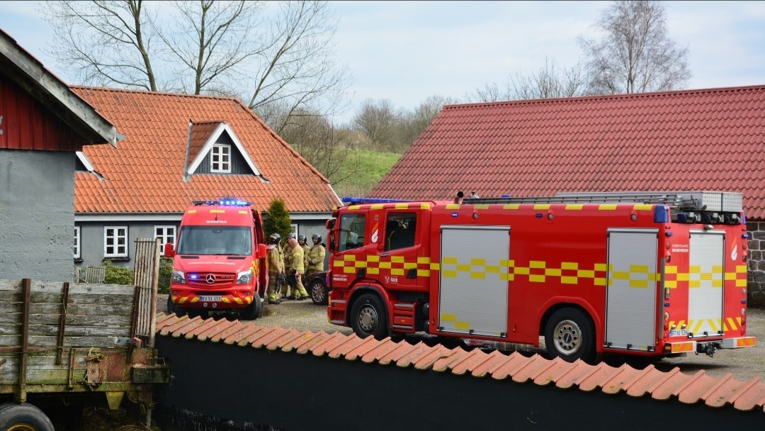 Brandvæsnet kaldt til melding om gårdbrand