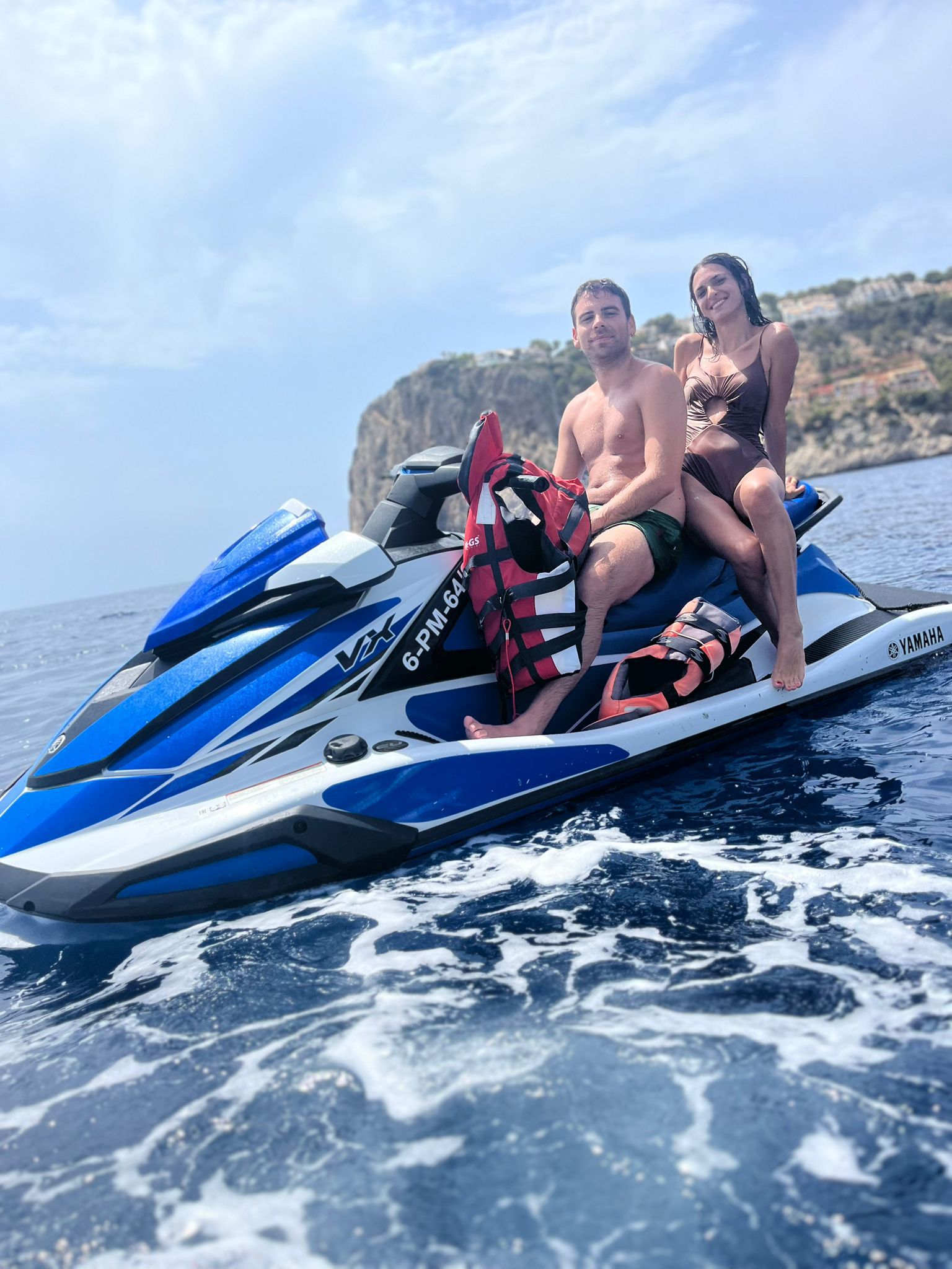 couple-on-a-jet-ski