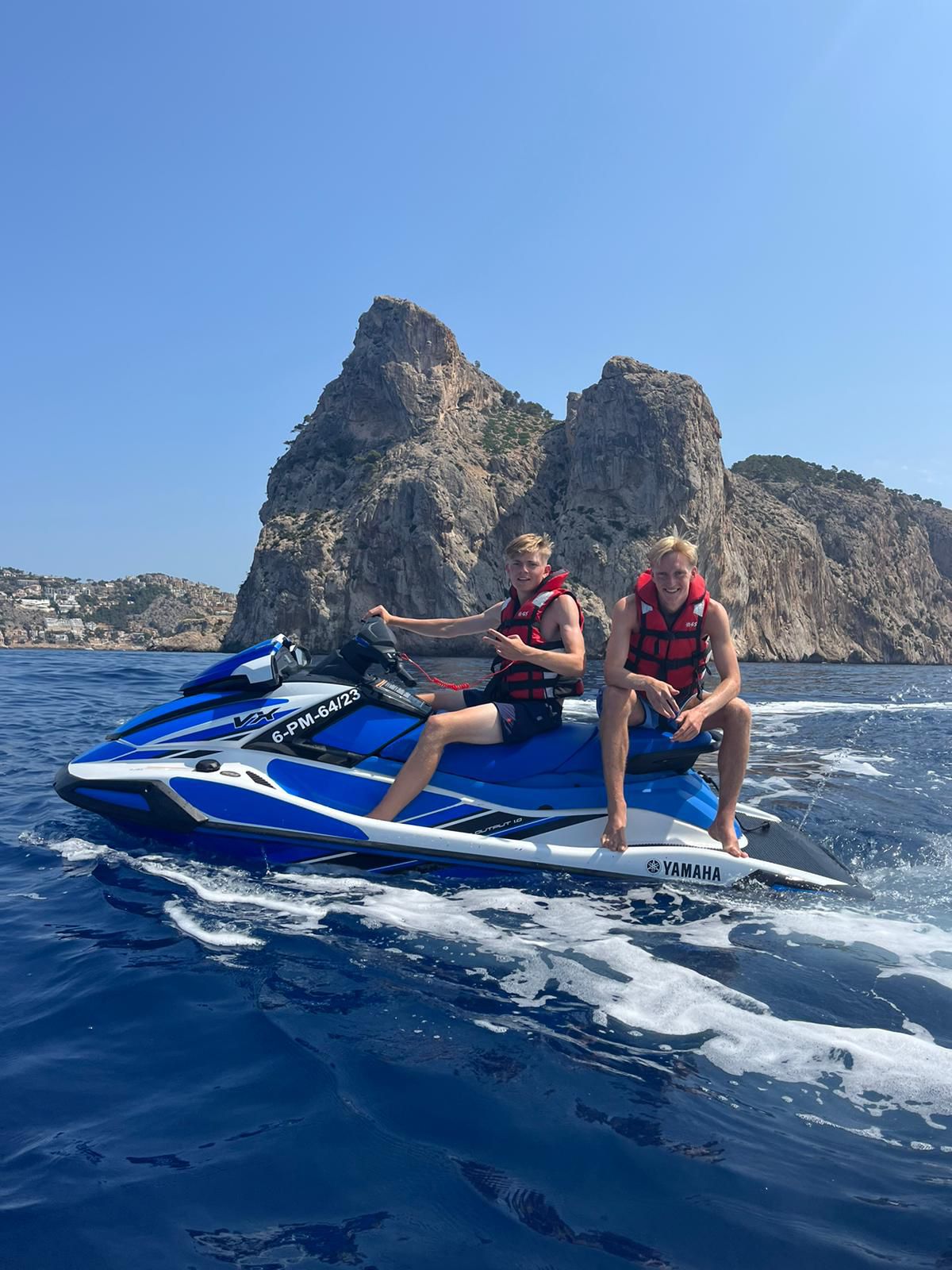 friends-driving-jet-ski